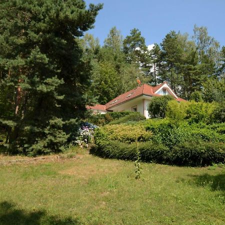 Willa Comfortable Detached House With Large Garden Klokoci Zewnętrze zdjęcie