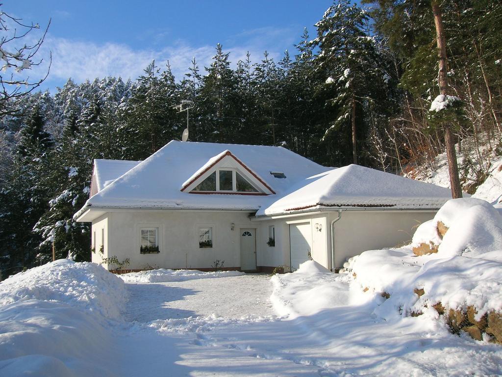Willa Comfortable Detached House With Large Garden Klokoci Zewnętrze zdjęcie