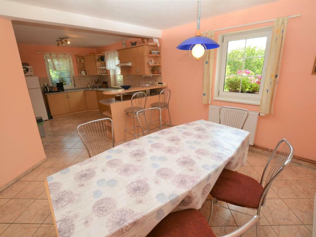 Willa Comfortable Detached House With Large Garden Klokoci Zewnętrze zdjęcie