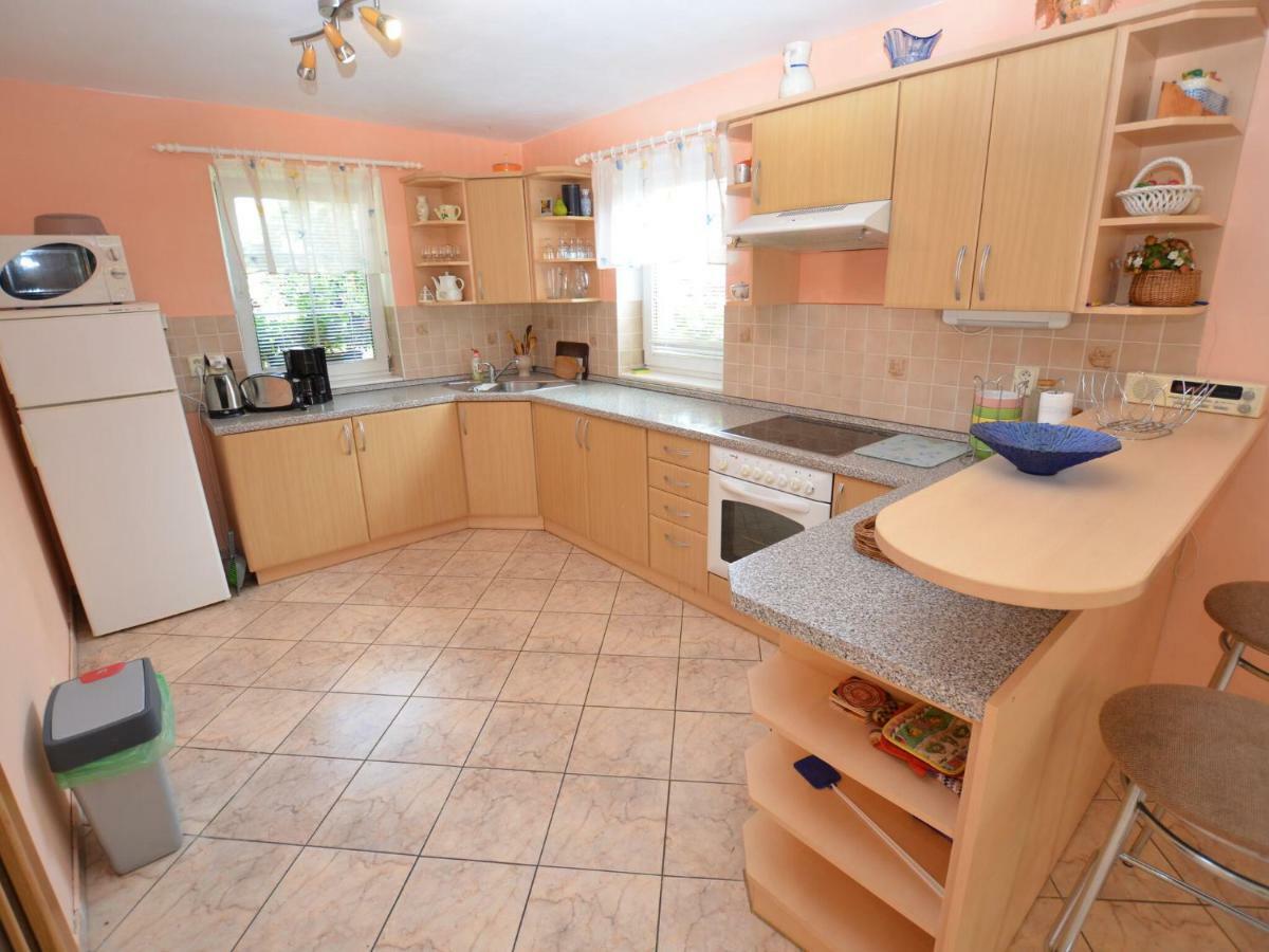 Willa Comfortable Detached House With Large Garden Klokoci Zewnętrze zdjęcie