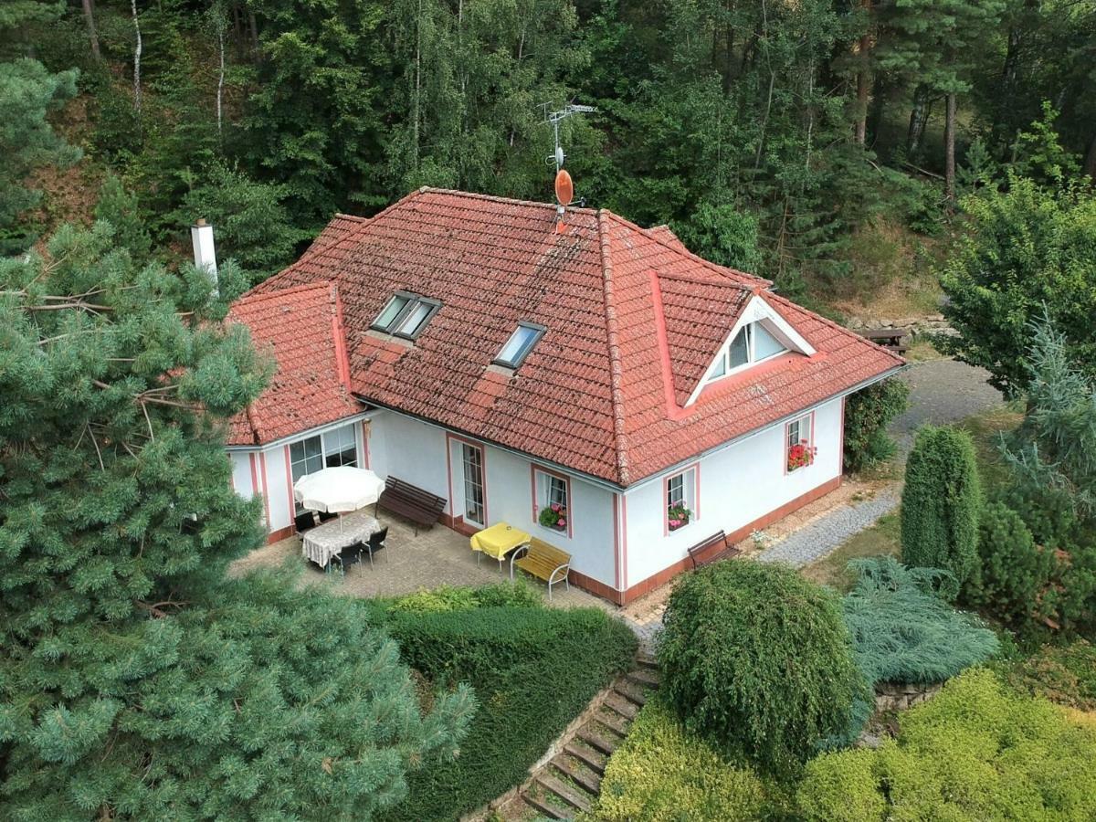 Willa Comfortable Detached House With Large Garden Klokoci Zewnętrze zdjęcie