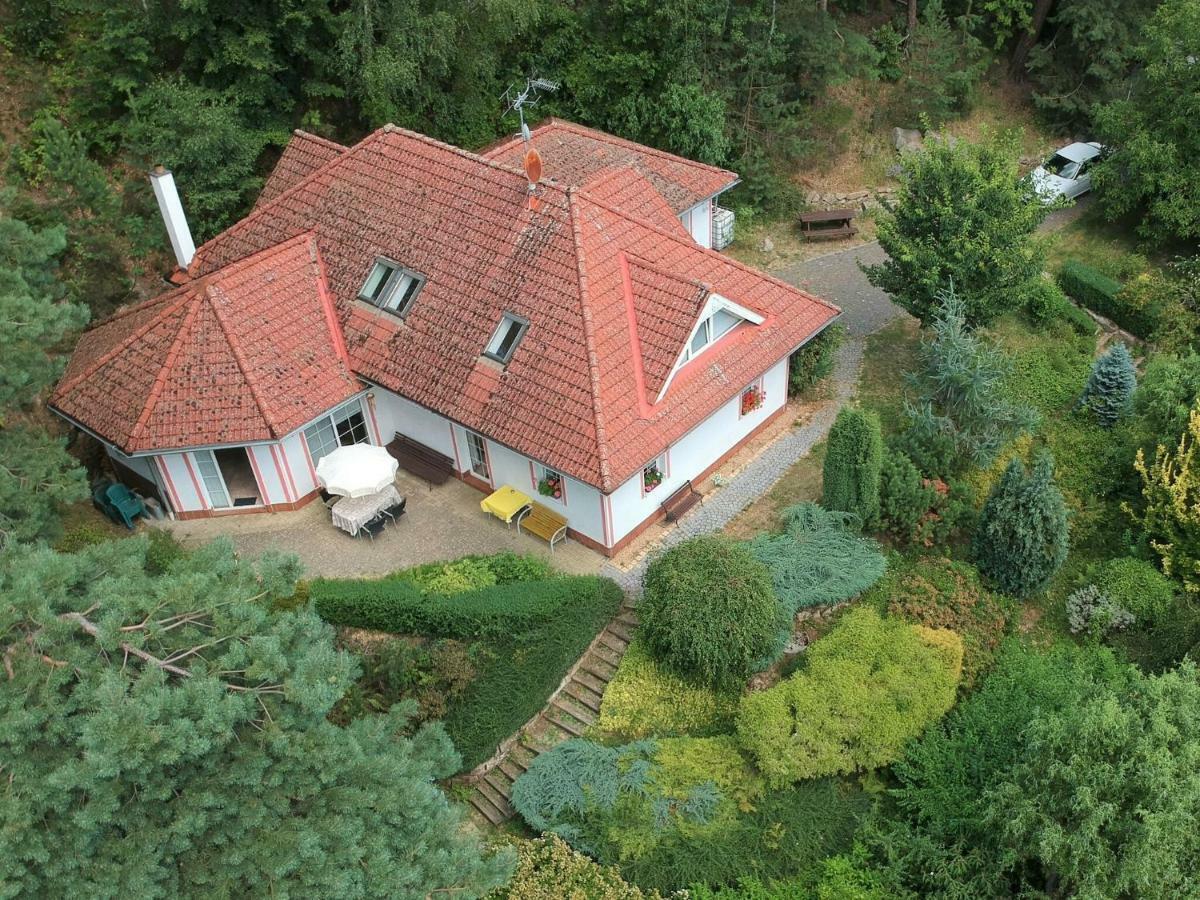 Willa Comfortable Detached House With Large Garden Klokoci Zewnętrze zdjęcie